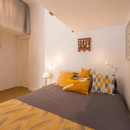 ホームステイ Encanto Townhouse *