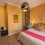 Проживание в семье Encanto Townhouse Слима
